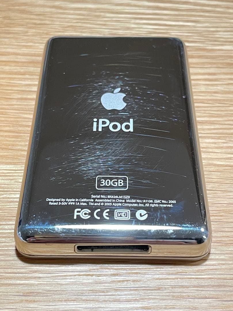 Apple iPod classic 30GB ケース付 MA002J