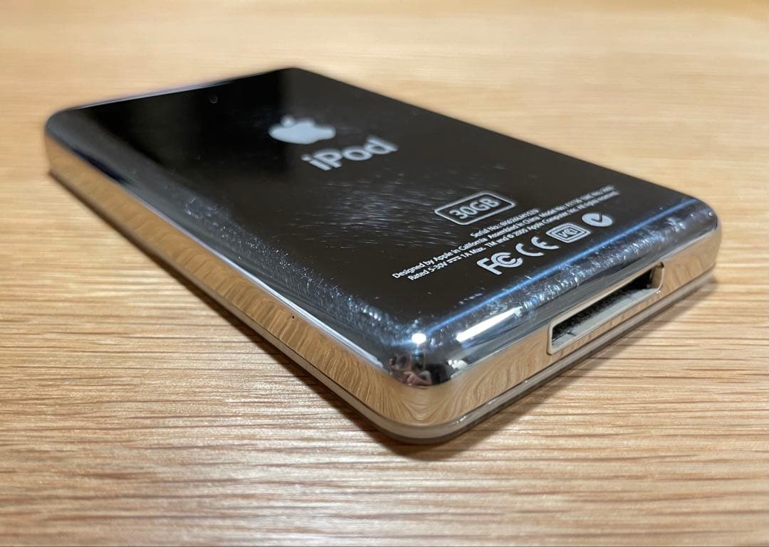 Apple iPod classic 30GB ケース付 MA002J