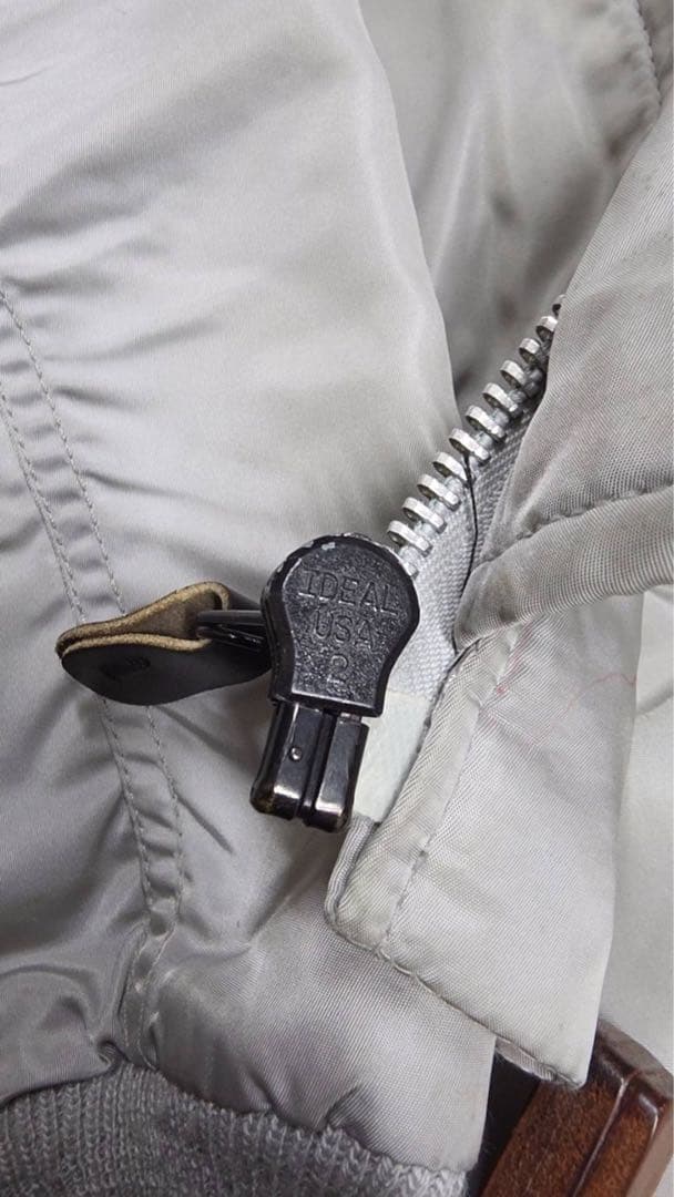 米軍実物のMA-1フライトジャケット　38グレー