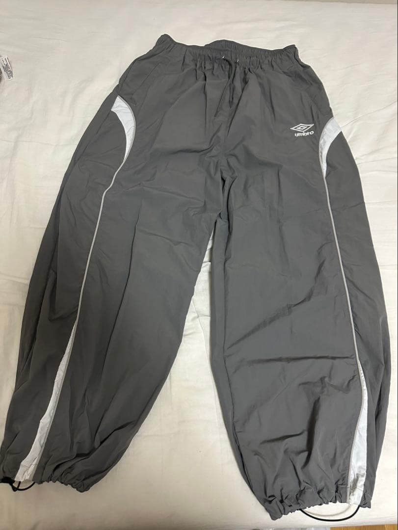 UMBRO ナイロン トラックジャージ　M グレー　限定品