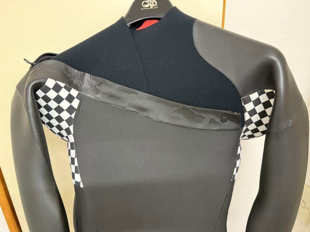 サイバーウエットスーツ　フルスーツ新品未使用　レディースモデル　フード付き