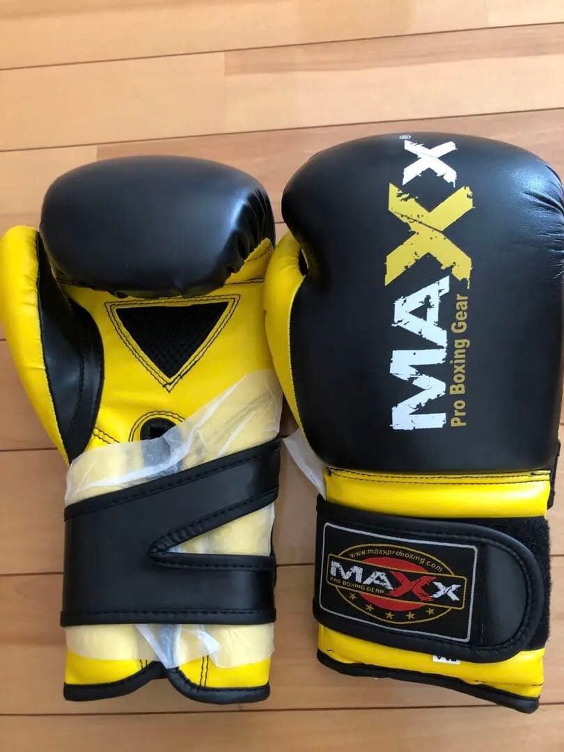 希少イギリスの格闘技ブランドボクシングキックムエタイグローブ 黒/黄8オンスoz