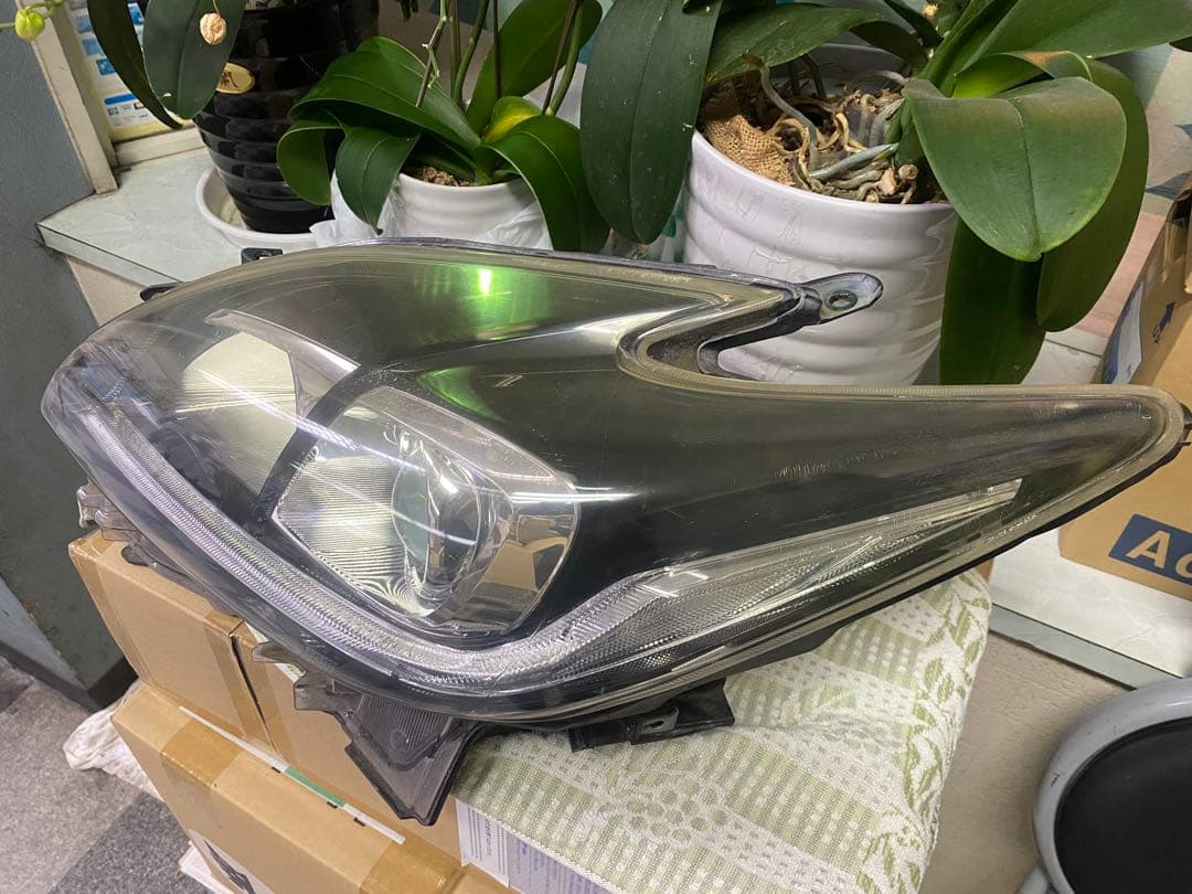 30プリウスGsヘッドライト