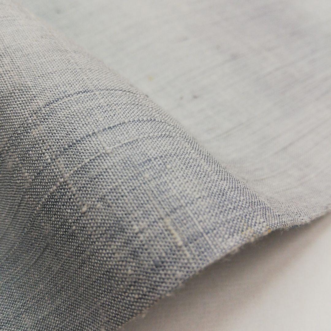 真綿紬(袷)　(織出し宝相華紋様　飛び柄　ぼかし　白鼠色系)