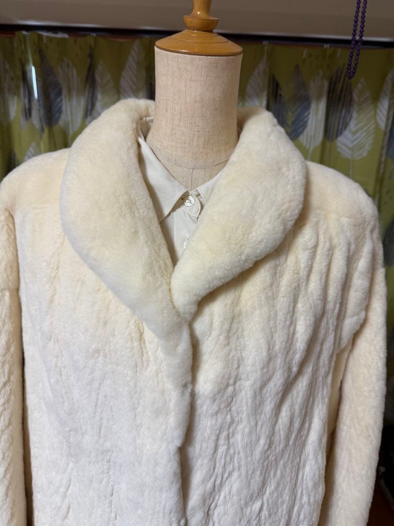アイボリー ファーロングコート ノーカラー　リアルファー