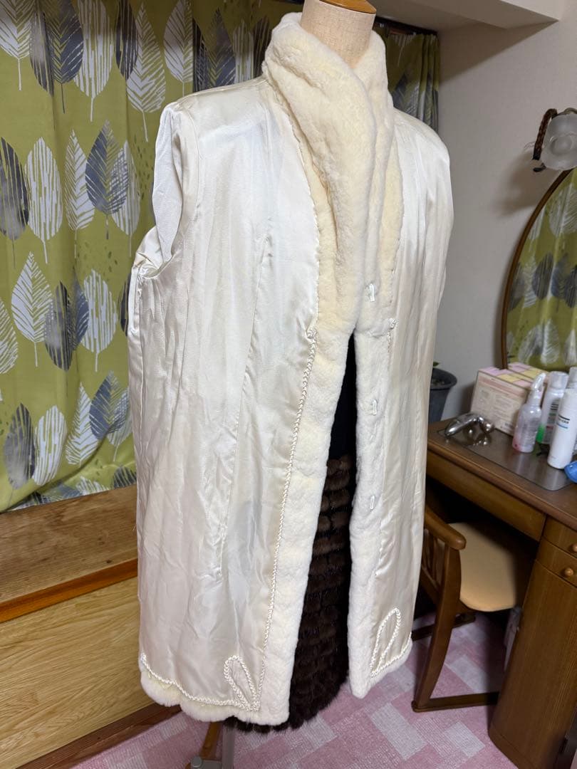 アイボリー ファーロングコート ノーカラー　リアルファー
