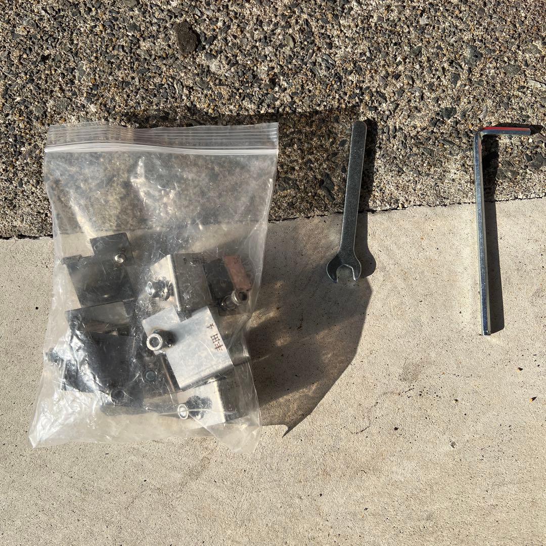 60プリウスGAZOO Racing シール付き　赤 ブレーキキャリパー カバー