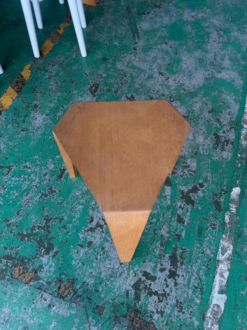 ナチュラルウッド 三角形スツール