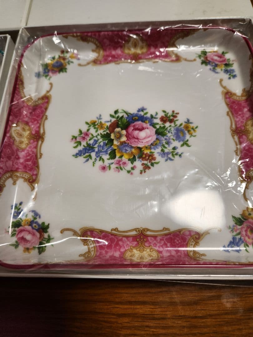 ロイヤルアルバート角プレート2枚