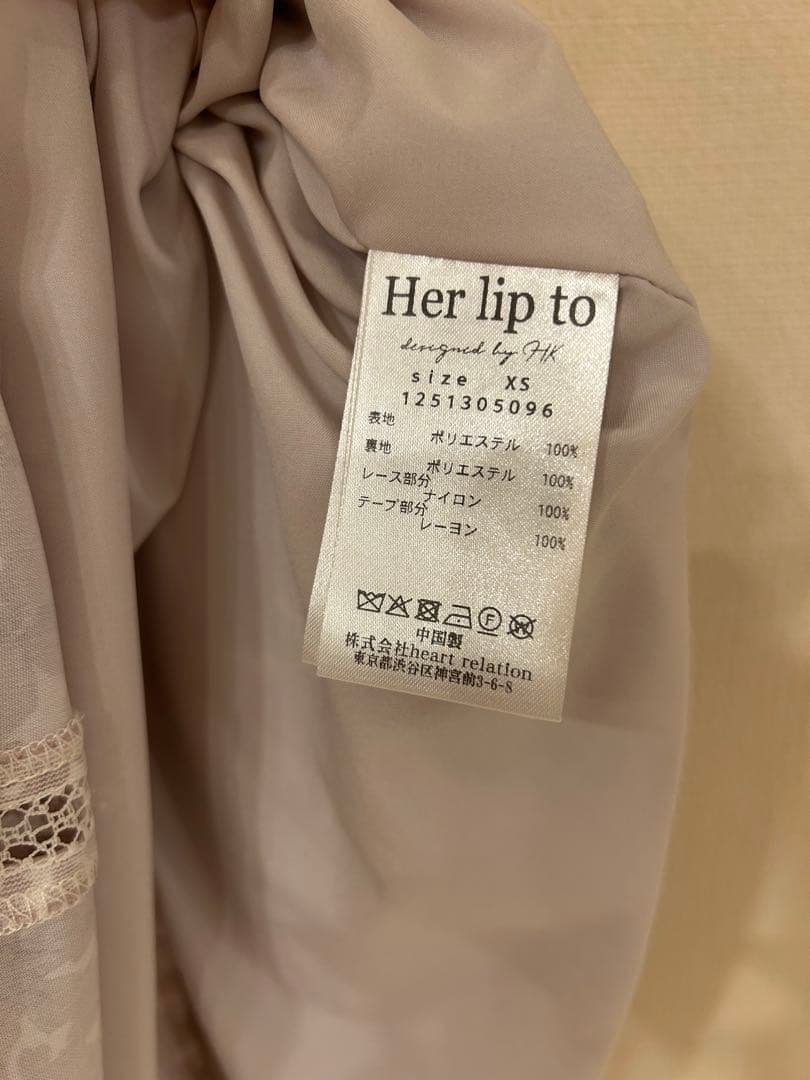 ワンピース herlipto Lace Trimmed Floral Dress