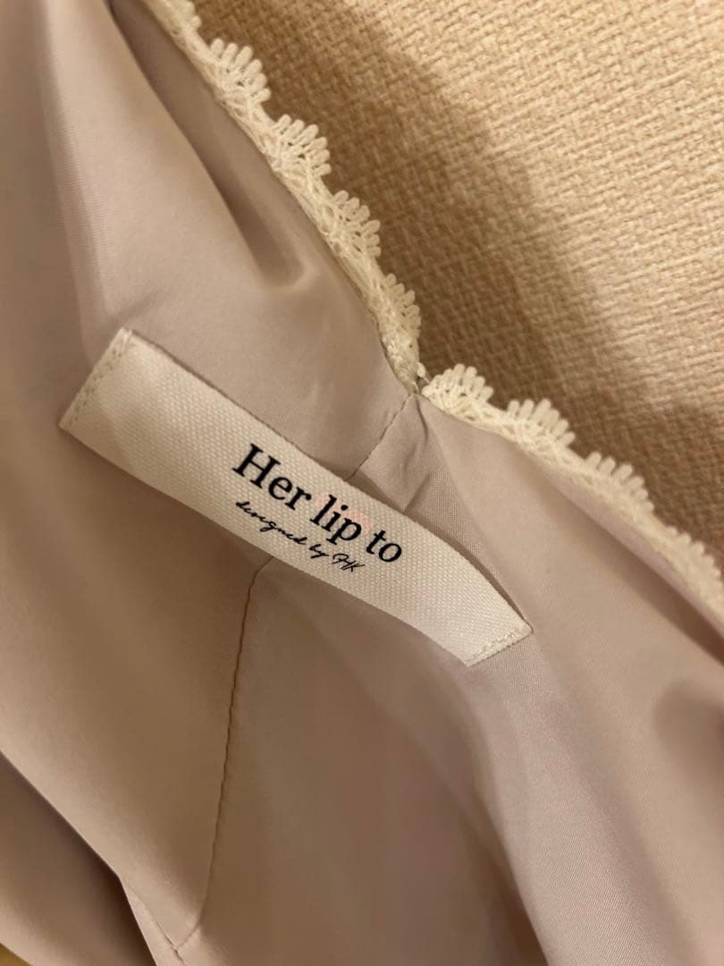 ワンピース herlipto Lace Trimmed Floral Dress