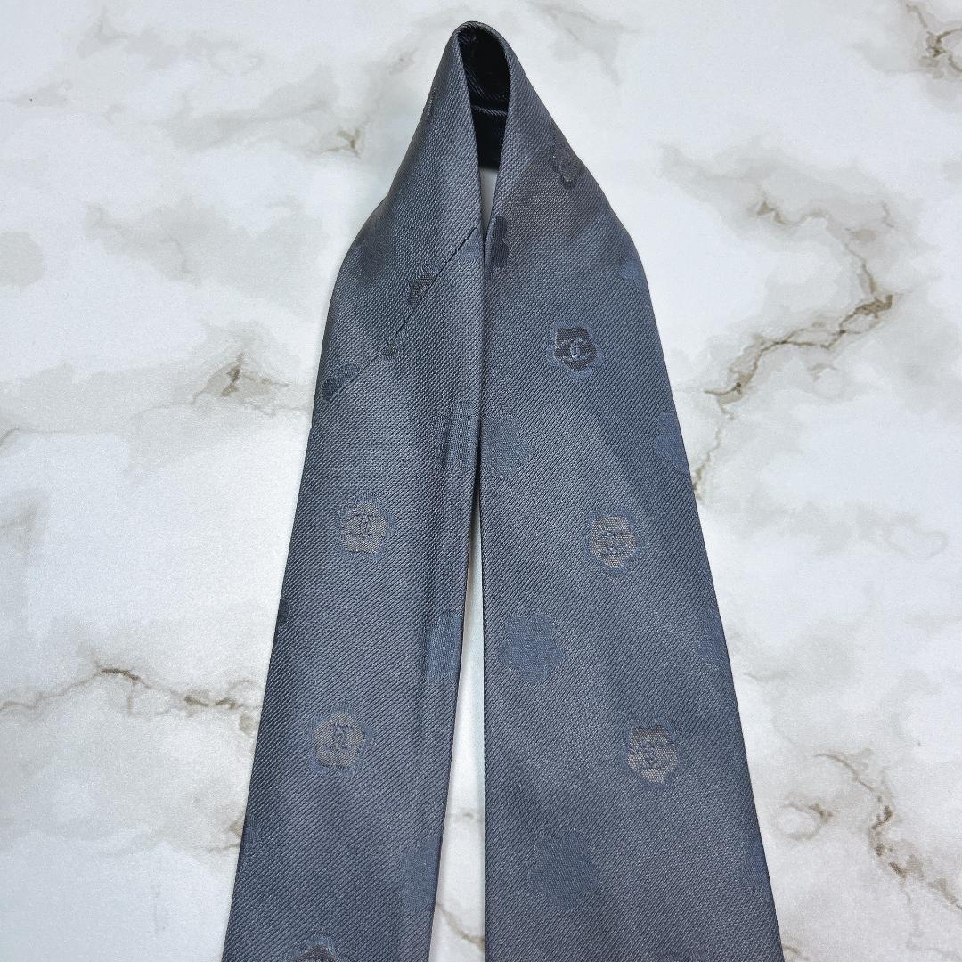 極美品　タグ付き　シャネル　ネクタイ　花柄　グレー　光沢　チェーン　現行　刺繍