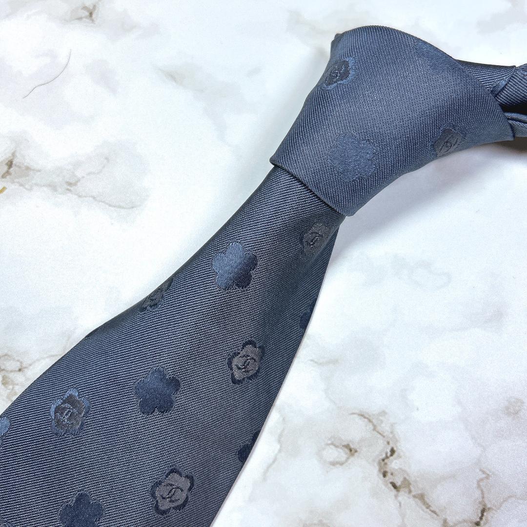 極美品　タグ付き　シャネル　ネクタイ　花柄　グレー　光沢　チェーン　現行　刺繍