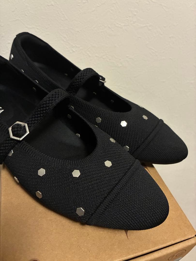 【超美品】ノベルティ付♪VIVAIA ブラックスタッズ フラットシューズ