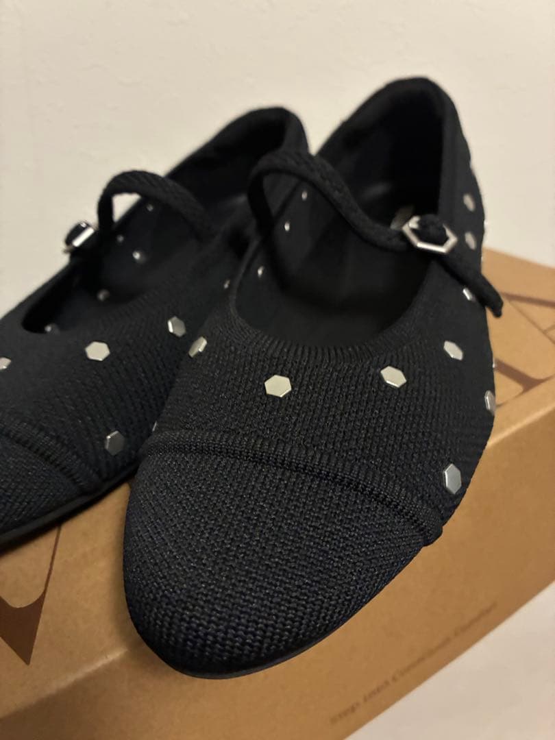 【超美品】ノベルティ付♪VIVAIA ブラックスタッズ フラットシューズ