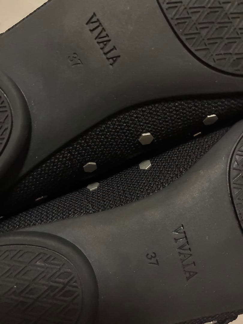 【超美品】ノベルティ付♪VIVAIA ブラックスタッズ フラットシューズ