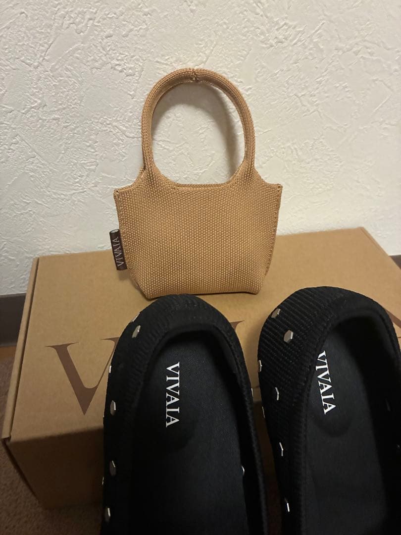 【超美品】ノベルティ付♪VIVAIA ブラックスタッズ フラットシューズ
