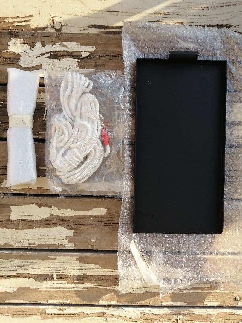 新品未使用、コンパクト薪ストーブ スチール製 煙突付き　おまけ付き