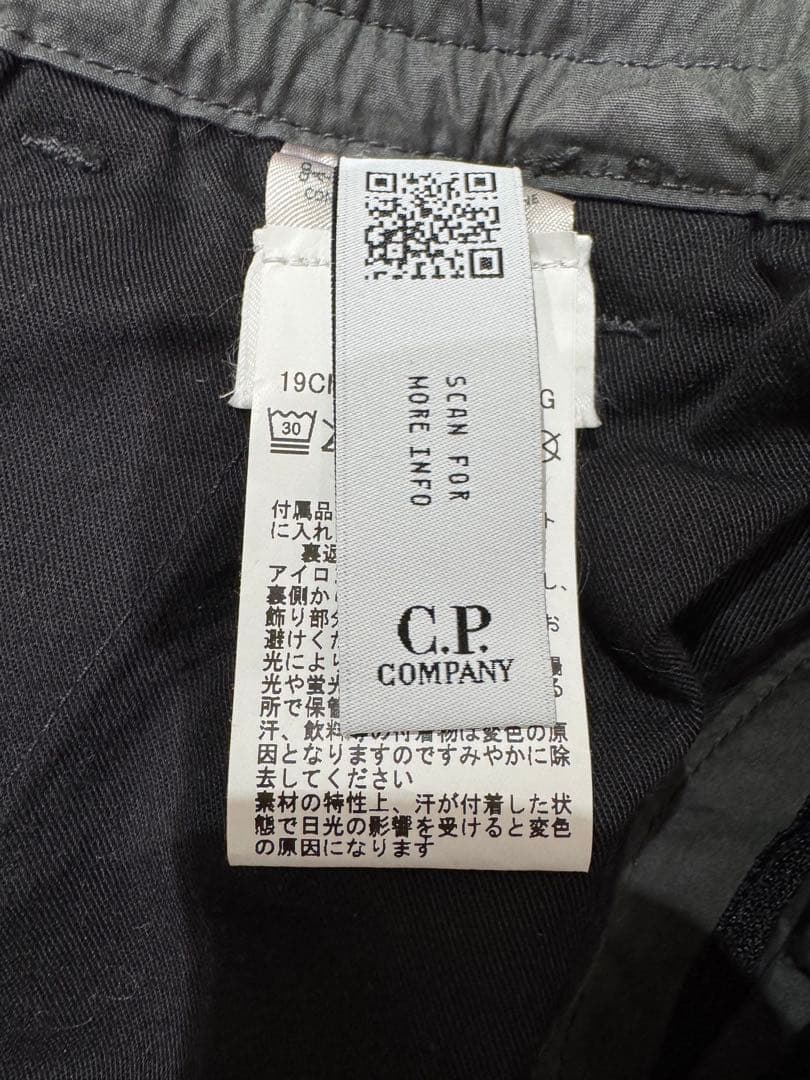 CP COMPANYグレー カーゴパンツ ポケット付き