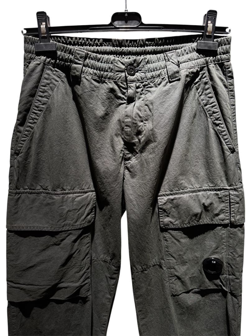 CP COMPANYグレー カーゴパンツ ポケット付き