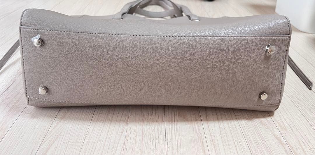 Riu Synthetic leather tote bag ベージュ