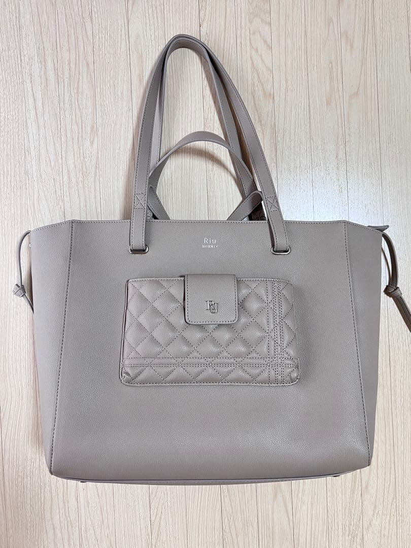 Riu Synthetic leather tote bag ベージュ