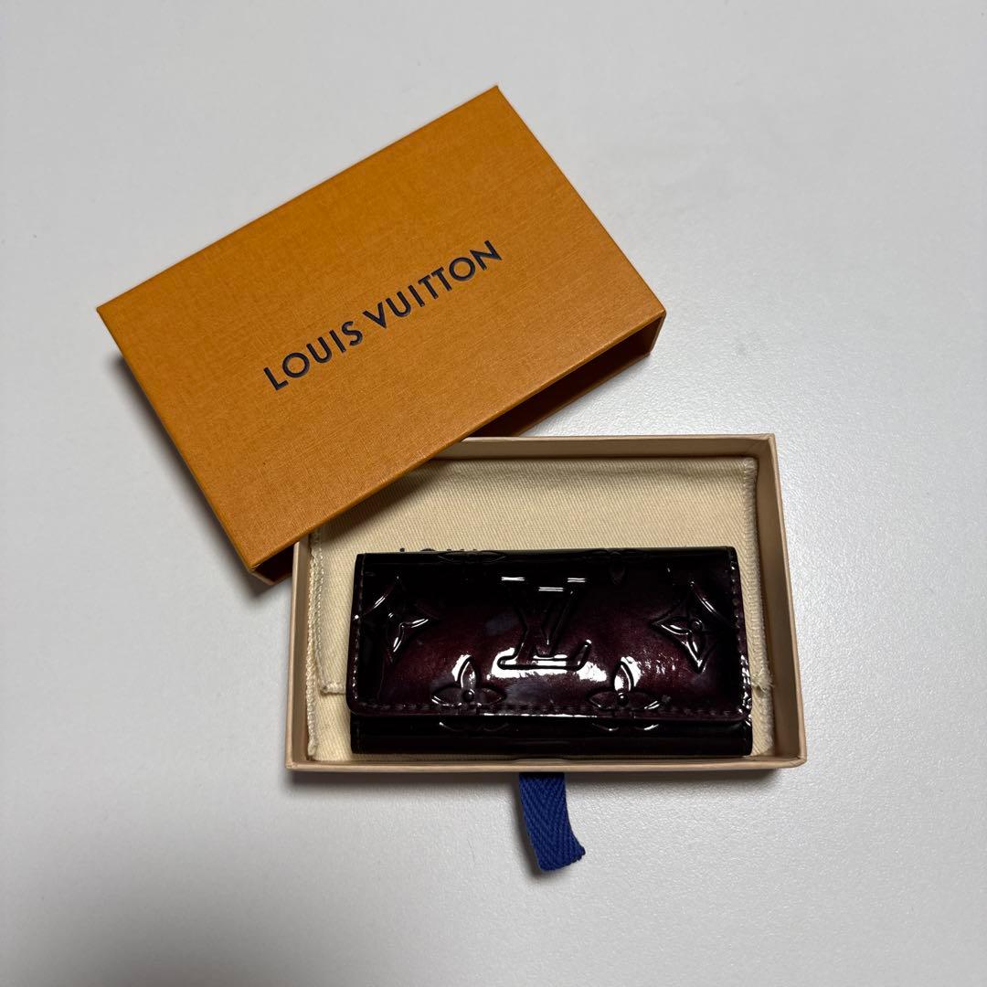 LOUIS VUITTON モノグラム ヴェルニ ミュルティクレ4 キーケース