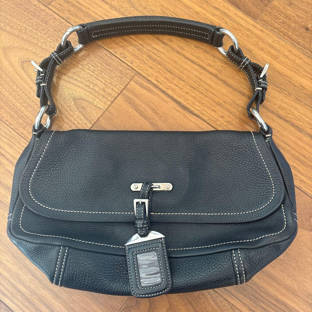 PRADA ブラックレザーショルダーバッグ