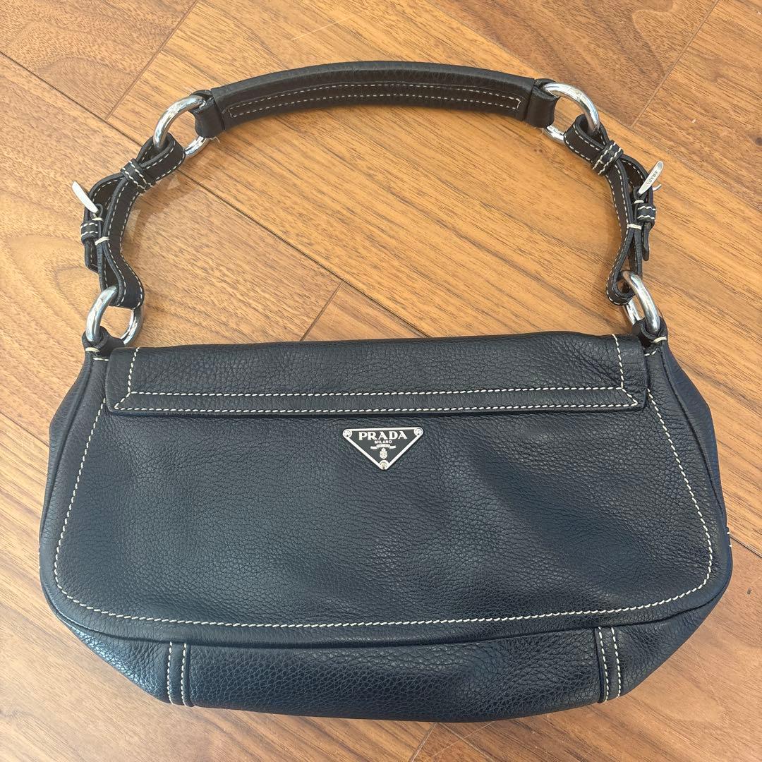 PRADA ブラックレザーショルダーバッグ