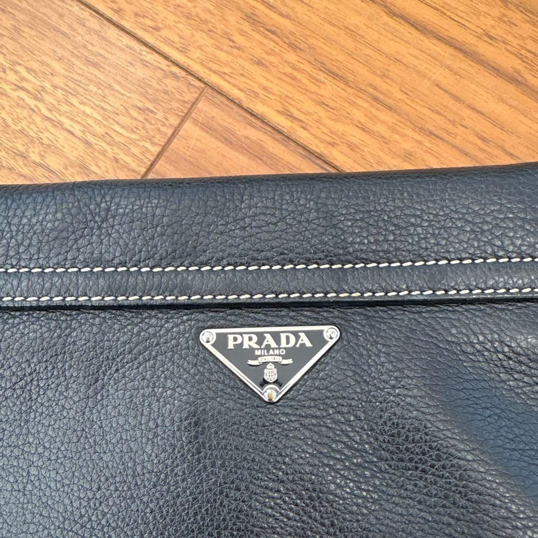 PRADA ブラックレザーショルダーバッグ