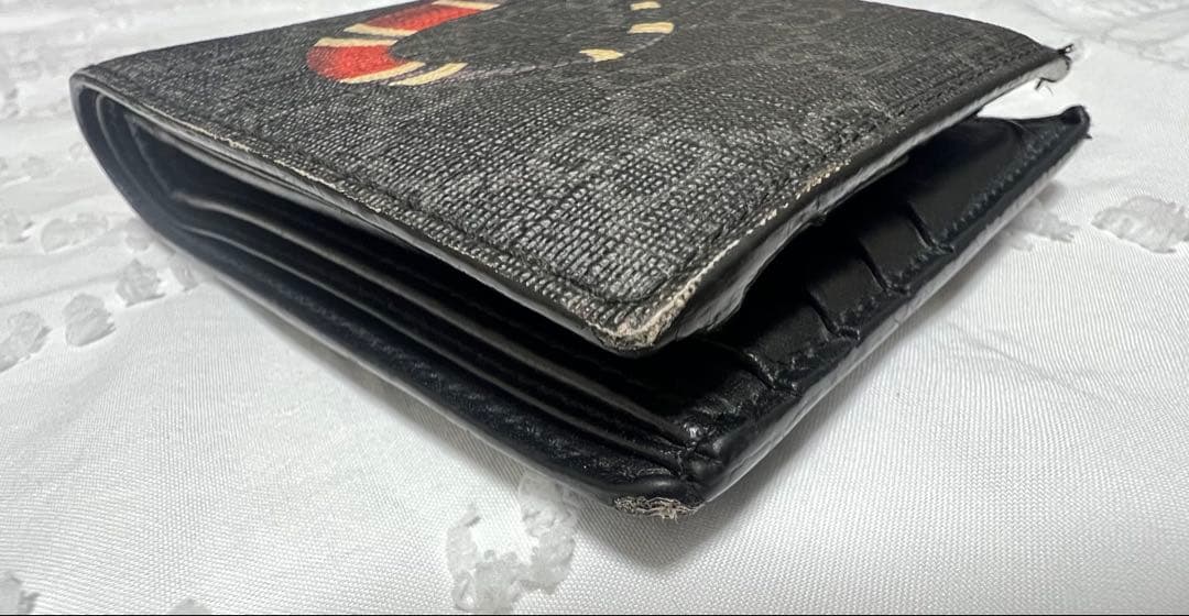 グ*ん様 GUCCI .•二つ折り財布.•スネーク柄.•箱.•保存袋付き