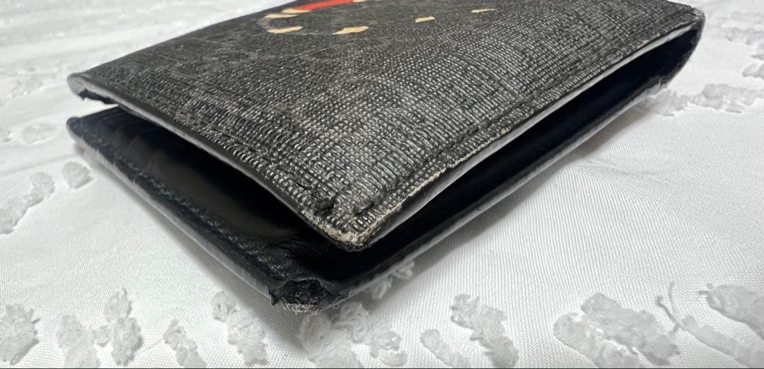 グ*ん様 GUCCI .•二つ折り財布.•スネーク柄.•箱.•保存袋付き