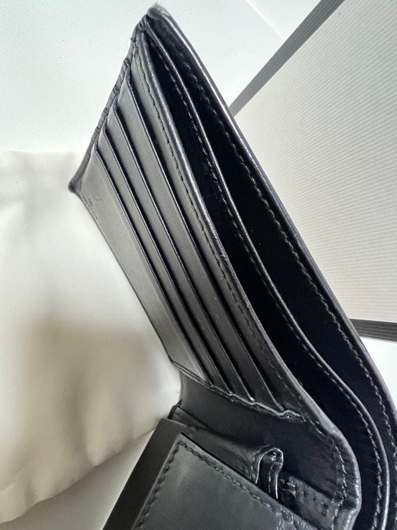 グ*ん様 GUCCI .•二つ折り財布.•スネーク柄.•箱.•保存袋付き