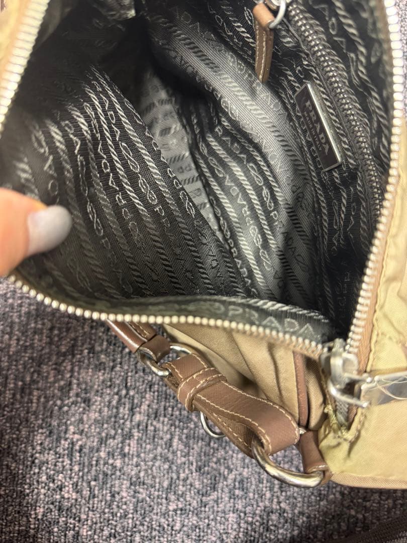 PRADA ナイロンショルダーバッグ ベージュ
