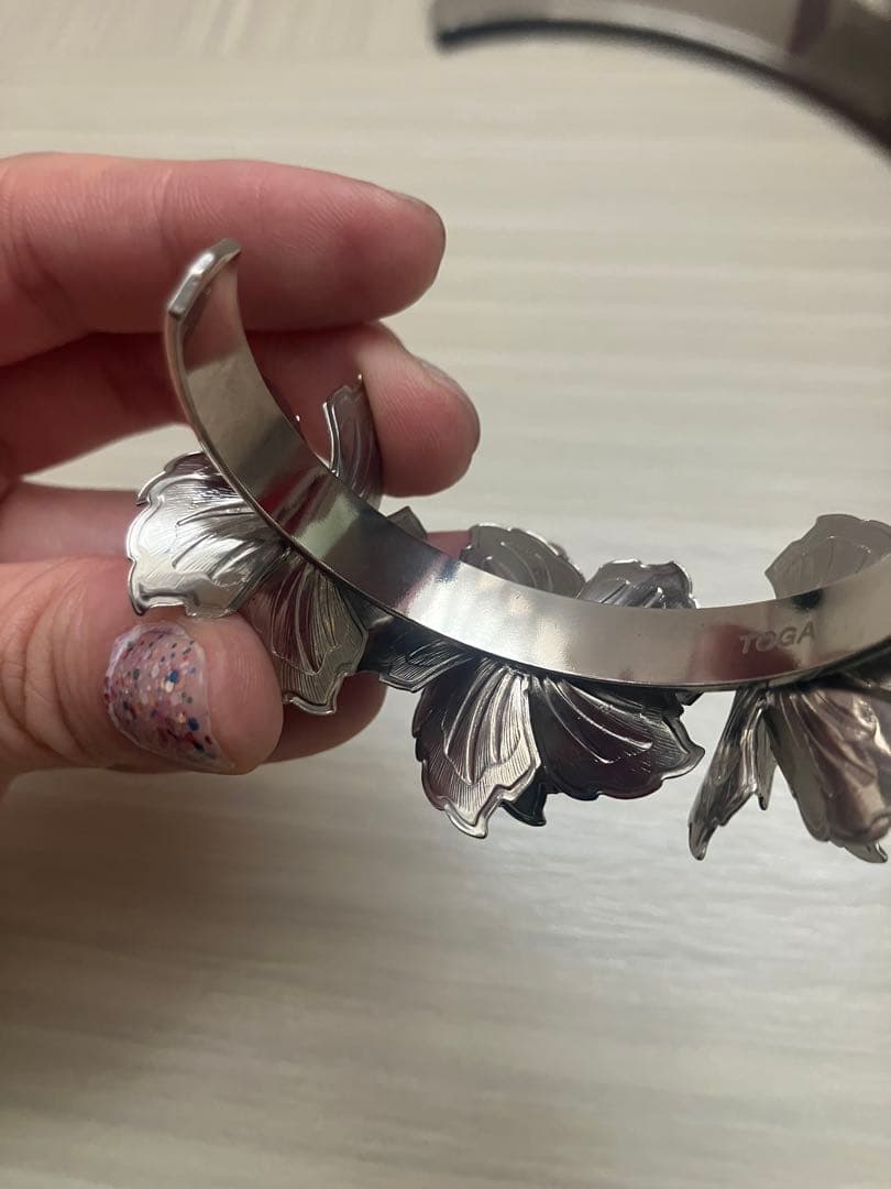 TOGA 2023年秋冬 フラワーモチーフバングル