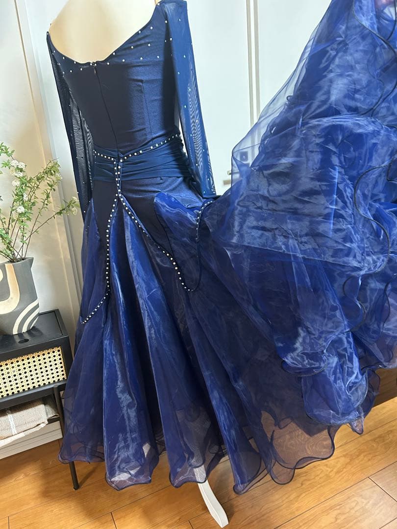 社交ダンス　ドレス　モダン　清楚で上品なネイビーのワンピース