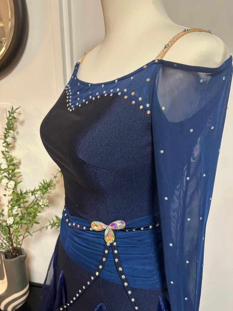 社交ダンス　ドレス　モダン　清楚で上品なネイビーのワンピース