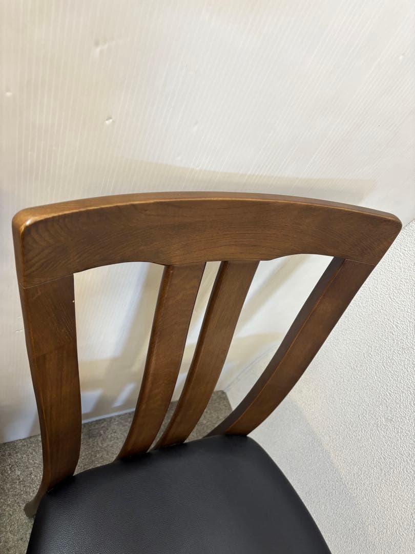 ① ダイニングチェア　２脚セット