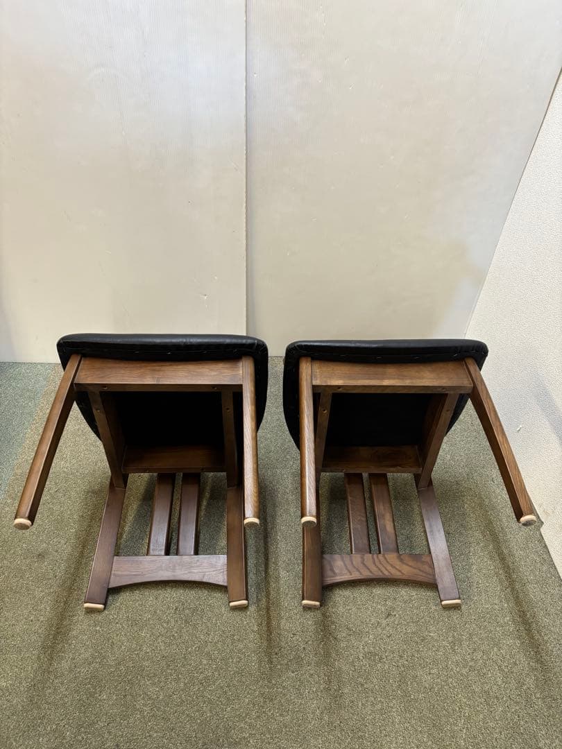 ① ダイニングチェア　２脚セット