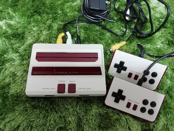 ファミコンソフト、本体2台