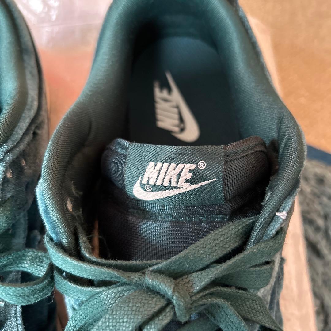Nike ダークグリーン スニーカー