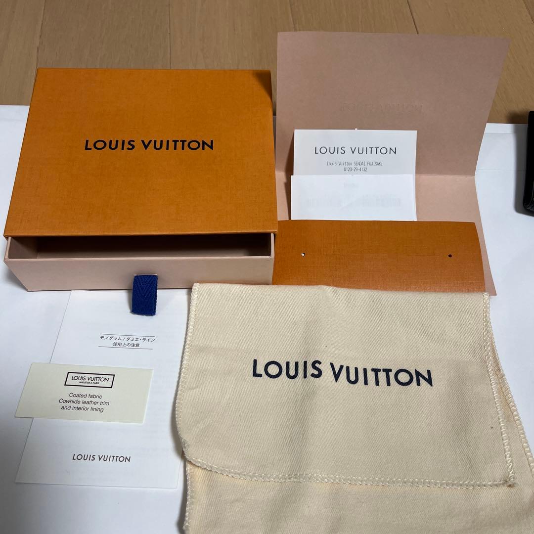 美品ルイヴィトン ミュルティ・ポルトカルト N60451 ダミエ　コンパクト財布