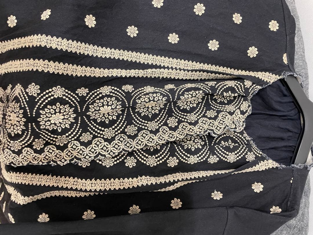 本日価格！45R ku•ra•shi カットワーク刺繍コート