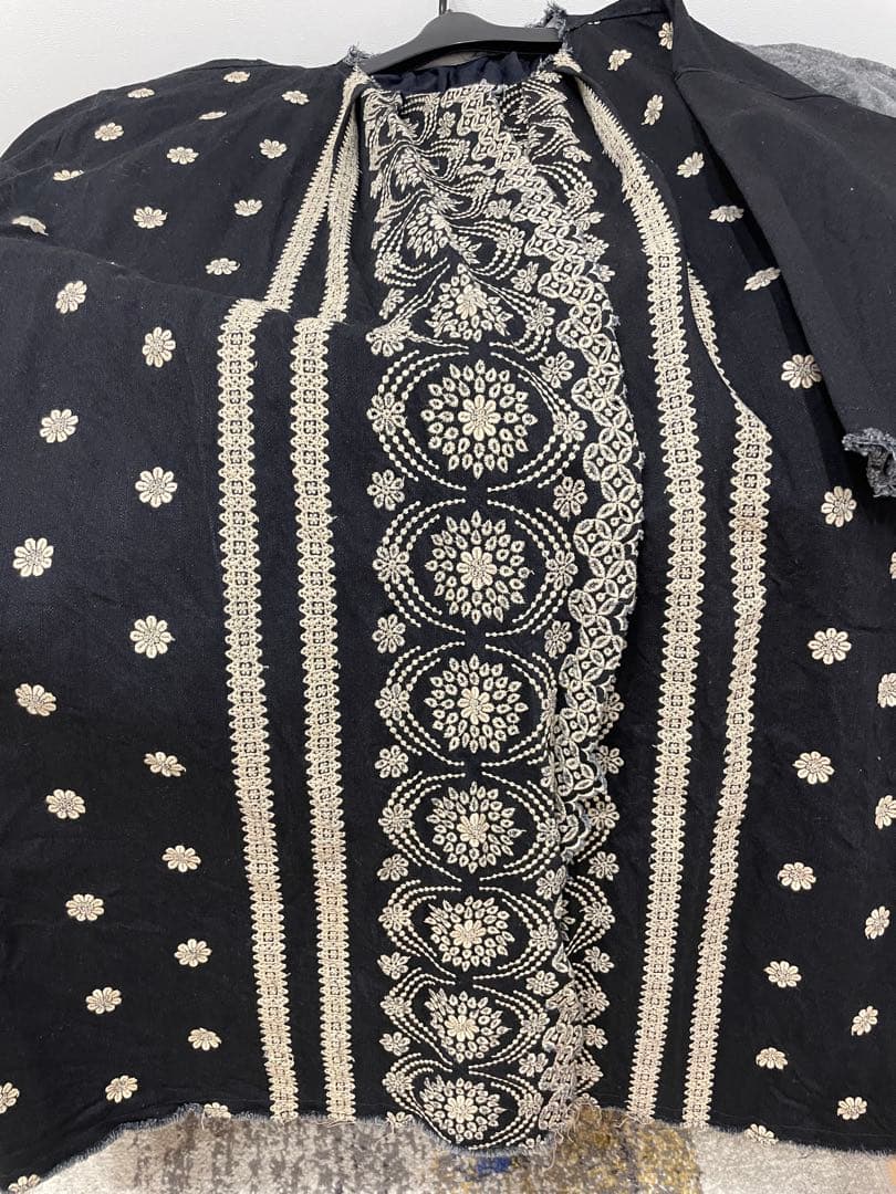 本日価格！45R ku•ra•shi カットワーク刺繍コート