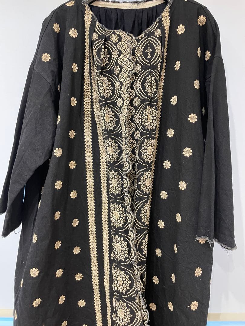 本日価格！45R ku•ra•shi カットワーク刺繍コート