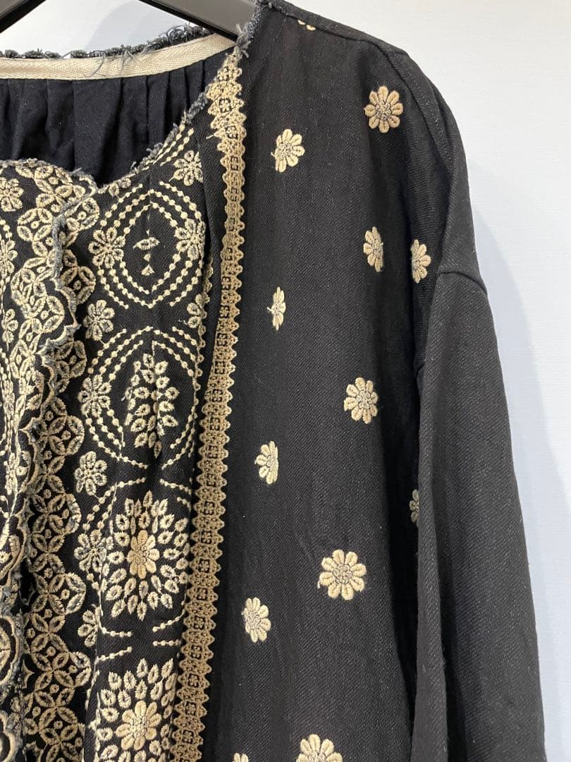 本日価格！45R ku•ra•shi カットワーク刺繍コート