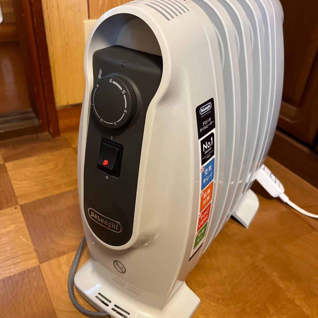 【美品】デロンギ　オイルヒーター　小型軽量モデル　RHJ01A0505-DW