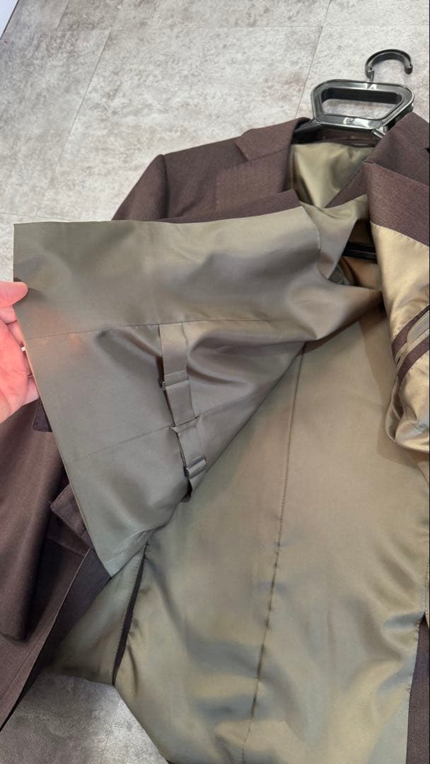 KAISER ブラウン スリーピーススーツ セットアップ 細身 茶色系