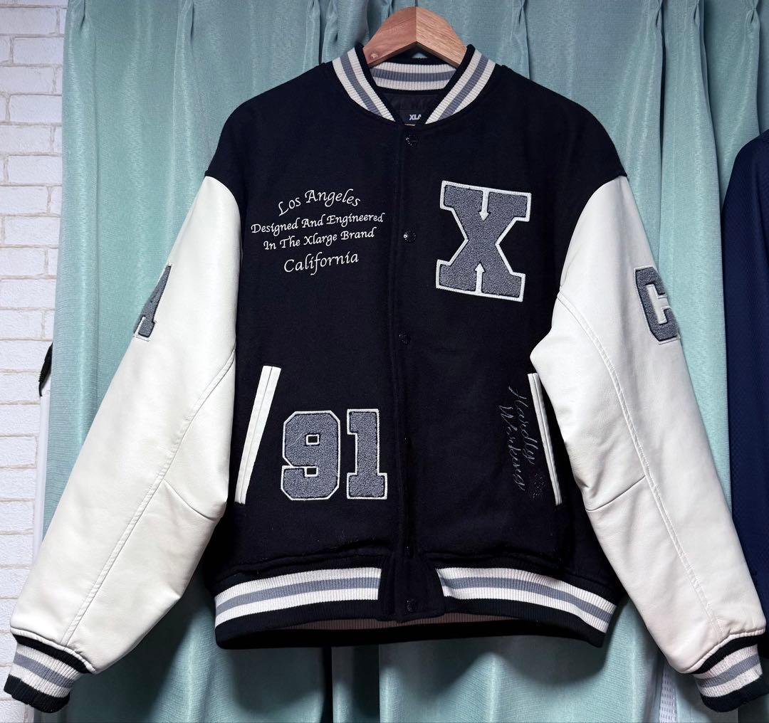 XLARGE スタジャン 黒/白刺繍ロゴ