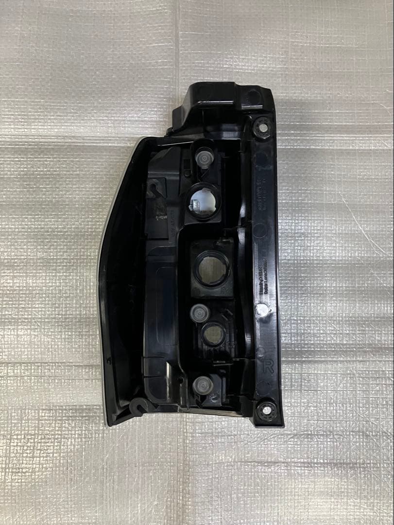 ♦︎ダイハツ★タントカスタムLA600S右純正テールランプ★インナーメッキ★